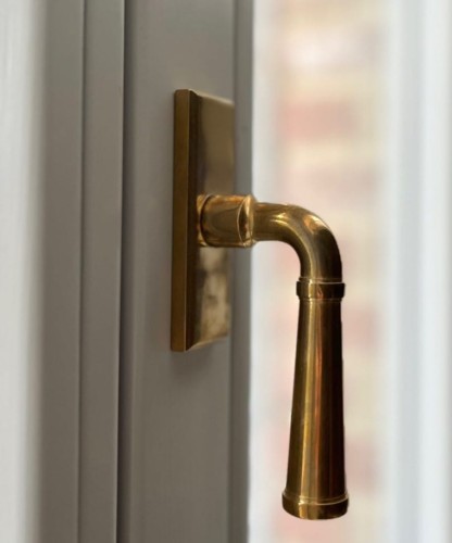 Klamka okienna FarmHouse Brassini Mosiądz naturalny patynujacy.jpg