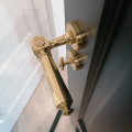 Klamki Prestige  6 na Szyldzie okrągłym Brassini Uni-Metal.png
